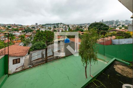 Casa à venda com 450m², 4 quartos e 3 vagas Casa à venda com 450m², 4 quartos e 3 vagasQuintal