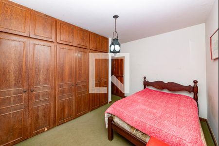 Casa à venda com 450m², 4 quartos e 3 vagas Casa à venda com 450m², 4 quartos e 3 vagasQuarto 2