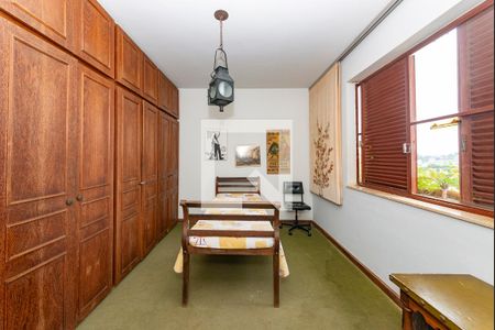 Casa à venda com 450m², 4 quartos e 3 vagas Casa à venda com 450m², 4 quartos e 3 vagasQuarto 3