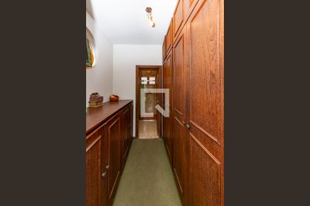 Casa à venda com 450m², 4 quartos e 3 vagas Casa à venda com 450m², 4 quartos e 3 vagasCloset da suíte