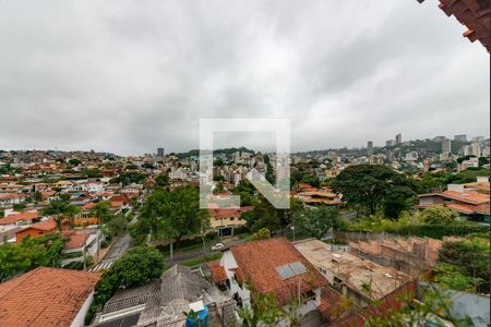 Casa à venda com 450m², 4 quartos e 3 vagas Casa à venda com 450m², 4 quartos e 3 vagasQuarto 4