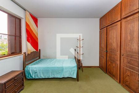 Casa à venda com 450m², 4 quartos e 3 vagas Casa à venda com 450m², 4 quartos e 3 vagasQuarto 4