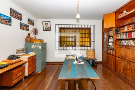 Casa à venda com 450m², 4 quartos e 3 vagas Casa à venda com 450m², 4 quartos e 3 vagasEscritório