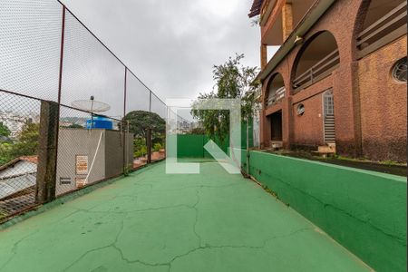 Casa à venda com 450m², 4 quartos e 3 vagas Casa à venda com 450m², 4 quartos e 3 vagasQuintal