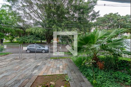 Casa à venda com 450m², 4 quartos e 3 vagas Casa à venda com 450m², 4 quartos e 3 vagasEntrada - Garagem