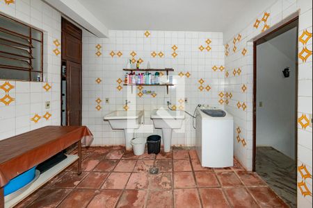 Casa à venda com 450m², 4 quartos e 3 vagas Casa à venda com 450m², 4 quartos e 3 vagasÁrea de Serviço