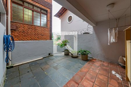 Casa à venda com 450m², 4 quartos e 3 vagas Casa à venda com 450m², 4 quartos e 3 vagasÁrea de Serviço