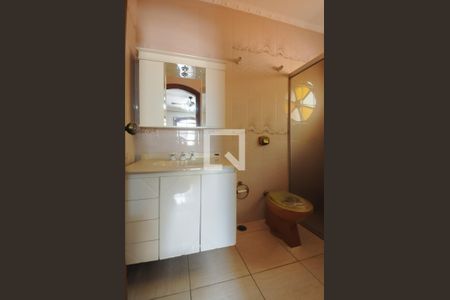 Casa à venda com 388m², 3 quartos e 4 vagasBanheiro da Suíte 