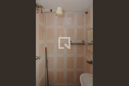 Casa à venda com 388m², 3 quartos e 4 vagasQuarto externo - banheiro