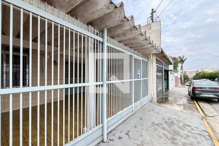 Casa à venda com 254m², 3 quartos e 5 vagasFachada + plaquinha