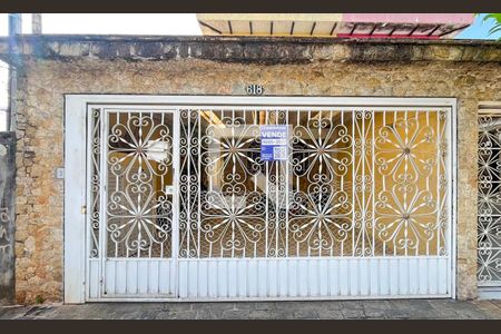 Casa à venda com 210m², 3 quartos e 2 vagasFachada