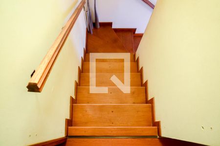 Casa à venda com 210m², 3 quartos e 2 vagasEscada