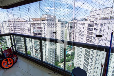 Apartamento à venda com 155m², 3 quartos e 2 vagas Apartamento à venda com 155m², 3 quartos e 2 vagascozinha e area de serviço - vista para varanda