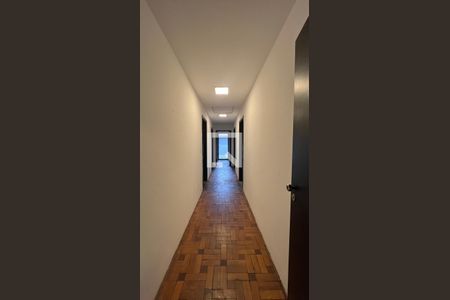Casa para alugar com 520m², 5 quartos e 6 vagas Casa para alugar com 520m², 5 quartos e 6 vagasCorredor