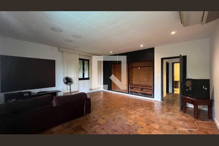Casa para alugar com 520m², 5 quartos e 6 vagas Casa para alugar com 520m², 5 quartos e 6 vagasQuarto 1
