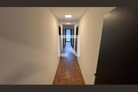 Casa para alugar com 520m², 5 quartos e 6 vagas Casa para alugar com 520m², 5 quartos e 6 vagasCorredor