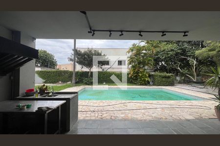 Casa para alugar com 520m², 5 quartos e 6 vagas Casa para alugar com 520m², 5 quartos e 6 vagasVaranda
