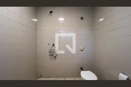 Casa para alugar com 520m², 5 quartos e 6 vagas Casa para alugar com 520m², 5 quartos e 6 vagasBanheiro da Suíte