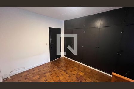 Casa para alugar com 520m², 5 quartos e 6 vagas Casa para alugar com 520m², 5 quartos e 6 vagasQuarto 2