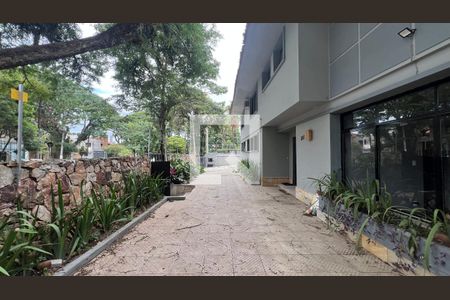 Casa para alugar com 520m², 5 quartos e 6 vagas Casa para alugar com 520m², 5 quartos e 6 vagasEntrada
