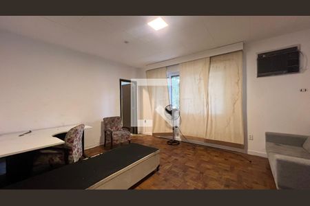 Casa para alugar com 520m², 5 quartos e 6 vagas Casa para alugar com 520m², 5 quartos e 6 vagasSuite