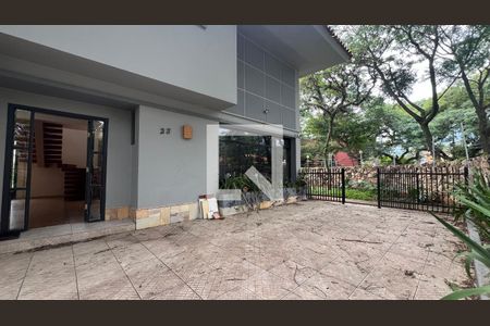 Casa para alugar com 520m², 5 quartos e 6 vagas Casa para alugar com 520m², 5 quartos e 6 vagasEntrada