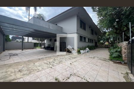 Casa para alugar com 520m², 5 quartos e 6 vagas Casa para alugar com 520m², 5 quartos e 6 vagasGaragem