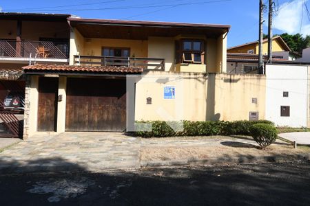Casa à venda com 300m², 3 quartos e 3 vagasFachada