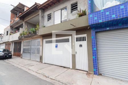 Casa à venda com 39m², 1 quarto e 1 vaga Casa à venda com 39m², 1 quarto e 1 vagaFachada