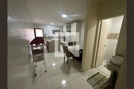 Casa à venda com 155m², 3 quartos e 2 vagas Casa à venda com 155m², 3 quartos e 2 vagasLavabo