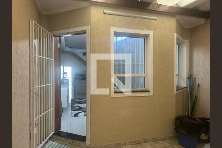 Casa à venda com 155m², 3 quartos e 2 vagas Casa à venda com 155m², 3 quartos e 2 vagasEntrada