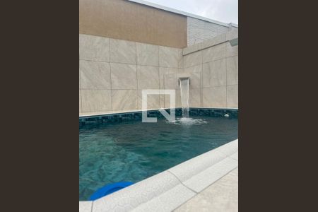 Casa à venda com 155m², 3 quartos e 2 vagas Casa à venda com 155m², 3 quartos e 2 vagasPiscina