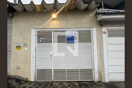 Casa à venda com 155m², 3 quartos e 2 vagas Casa à venda com 155m², 3 quartos e 2 vagasFachada