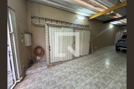 Casa à venda com 155m², 3 quartos e 2 vagas Casa à venda com 155m², 3 quartos e 2 vagasÁrea externa