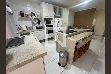 Casa à venda com 155m², 3 quartos e 2 vagas Casa à venda com 155m², 3 quartos e 2 vagasCozinha