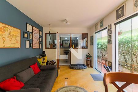 Casa de condomínio à venda com 300m², 3 quartos e 2 vagas Casa de condomínio à venda com 300m², 3 quartos e 2 vagasSala de Tv / Area Gourmet