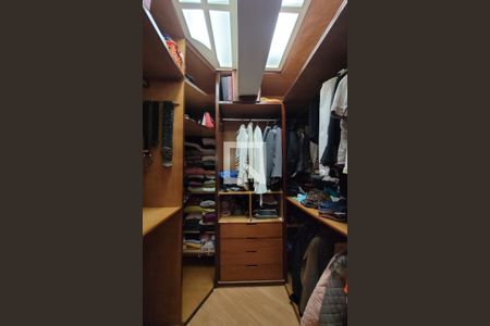 Apartamento à venda com 240m², 4 quartos e 2 vagasCloset da suíte 2