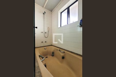 Apartamento à venda com 240m², 4 quartos e 2 vagasBanheiro da suíte 2