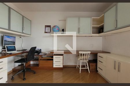 Apartamento à venda com 240m², 4 quartos e 2 vagasQuarto 2