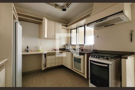 Apartamento à venda com 240m², 4 quartos e 2 vagasCozinha