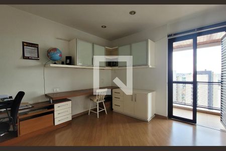 Apartamento à venda com 240m², 4 quartos e 2 vagasQuarto 2