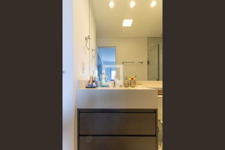 Apartamento à venda com 83m², 2 quartos e 2 vagas Apartamento à venda com 83m², 2 quartos e 2 vagasBanheiro da Suíte