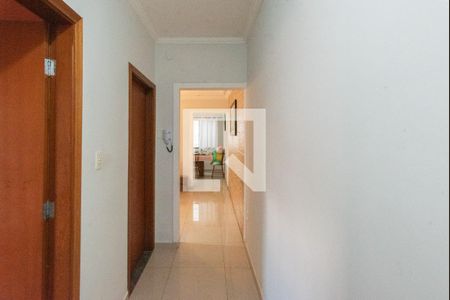 Casa à venda com 280m², 3 quartos e 2 vagas Casa à venda com 280m², 3 quartos e 2 vagasCorredor