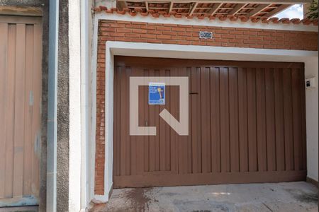 Casa à venda com 280m², 3 quartos e 2 vagas Casa à venda com 280m², 3 quartos e 2 vagasPlaquinha