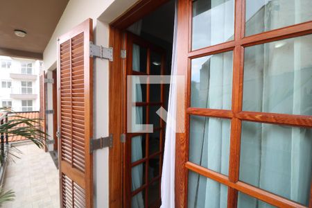 Casa à venda com 550m², 3 quartos e 6 vagasQuarto 2 Sacada