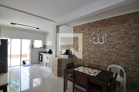 Casa à venda com 169m², 3 quartos e 2 vagasCopa e Cozinha 