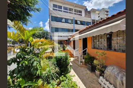 Casa à venda com 384m², 2 quartos e 4 vagas Casa à venda com 384m², 2 quartos e 4 vagasÁrea comum