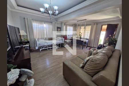 Casa à venda com 384m², 2 quartos e 4 vagas Casa à venda com 384m², 2 quartos e 4 vagasCozinha