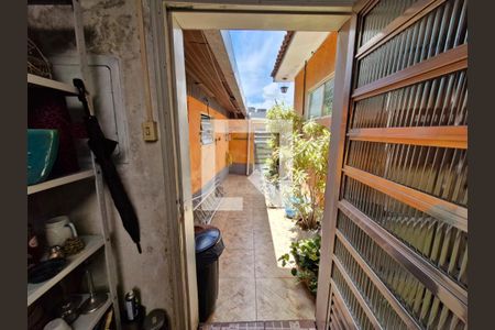 Casa à venda com 384m², 2 quartos e 4 vagas Casa à venda com 384m², 2 quartos e 4 vagasÁrea Externa