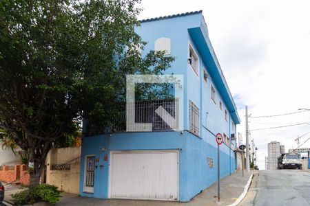 Casa à venda com 210m², 4 quartos e 2 vagas Casa à venda com 210m², 4 quartos e 2 vagasFachada